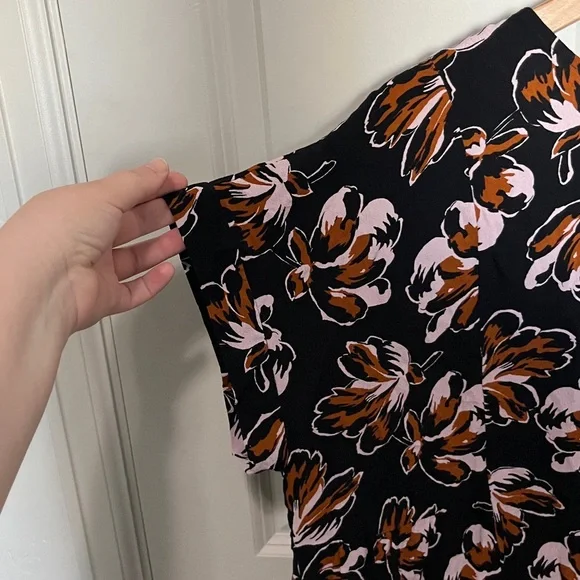 Madewell Black Floral Short Sleeve Blouse with Brown & Pink Accents PLUS SIZE - Picture 6 of 8